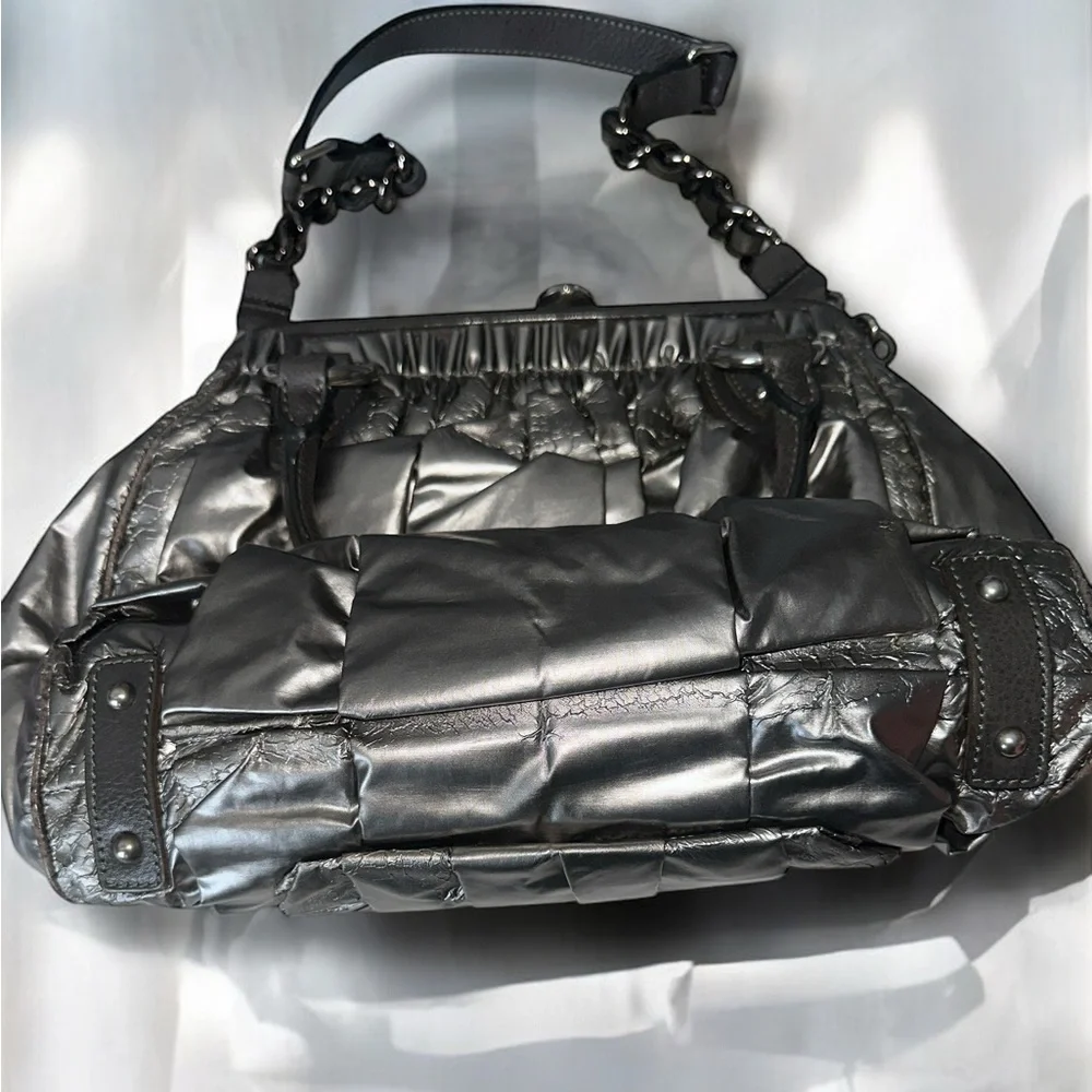 Marc Jacobs Parachute Stam METALLIC SILVER KISS-LOCK & Dust-bag Included